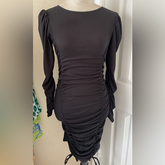 NWOT- Boohoo- Extreme Ruched Midi/Mini Dress - Picture 1 of 7
